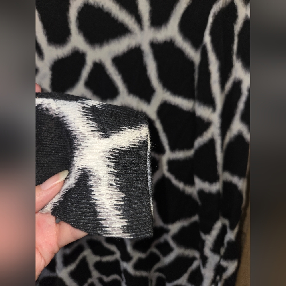 NWOT Michael Kors Black and White Patterned Long Sleeve Sweater Dress Size L - Picture 2 of 12